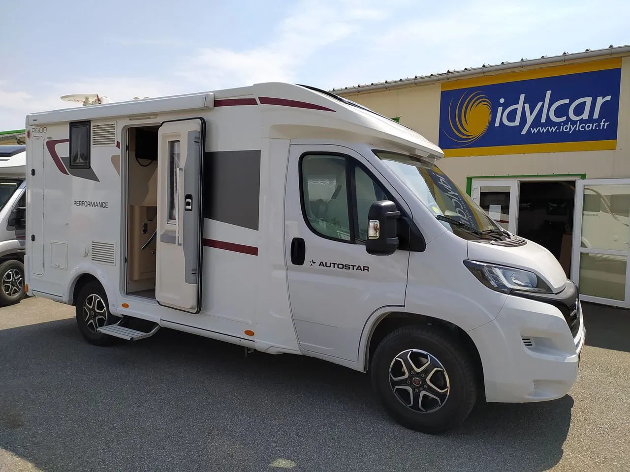 Camping-car occasion – Profilé — Camping-car profilé