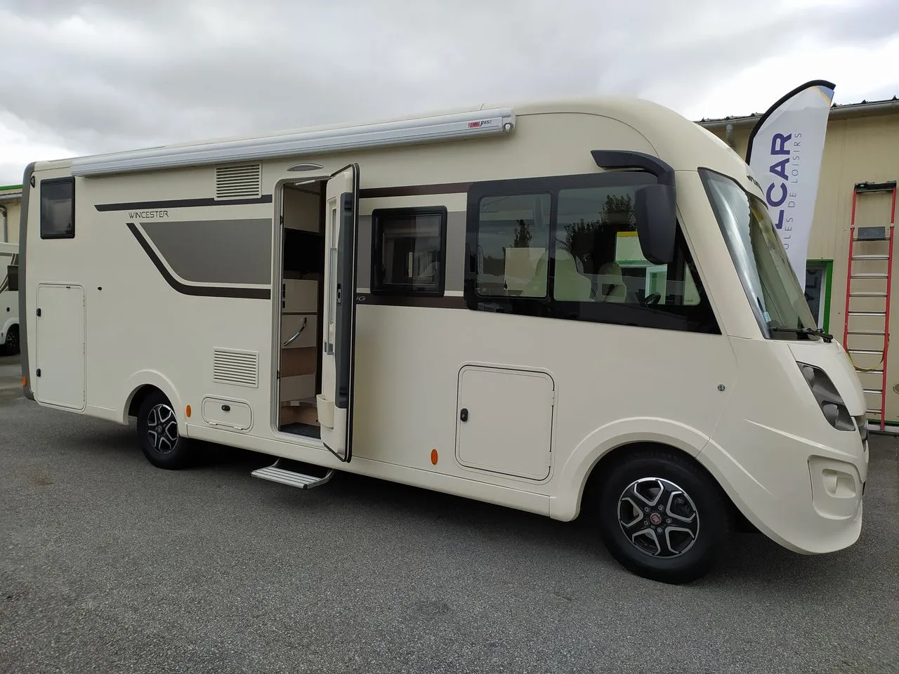 Camping-car occasion – Intégral — Camping-car profilé