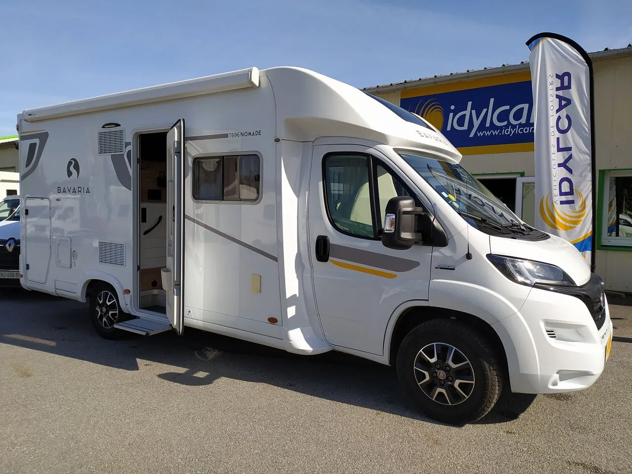 T 696 NOMADE
