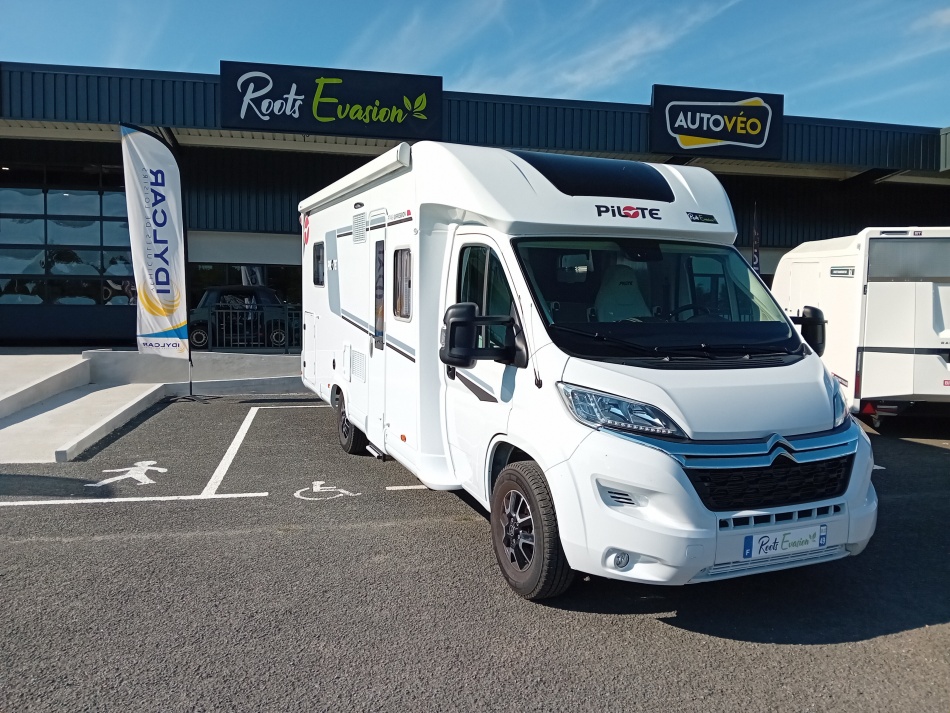 Camping-car PILOTE EVIDENCE FIT P 746 FC