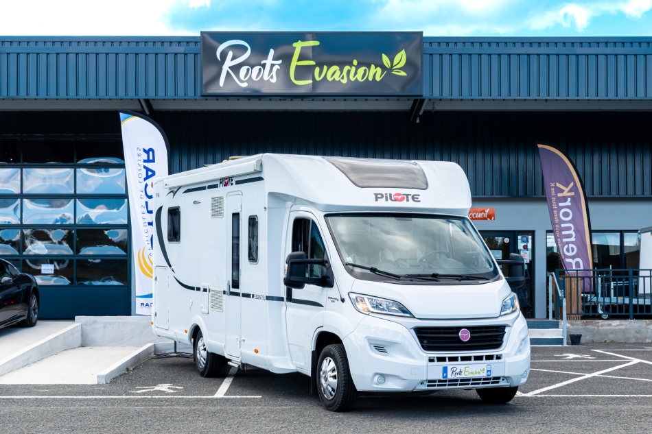 Camping-car PILOTE ESSENTIEL P 746 FC