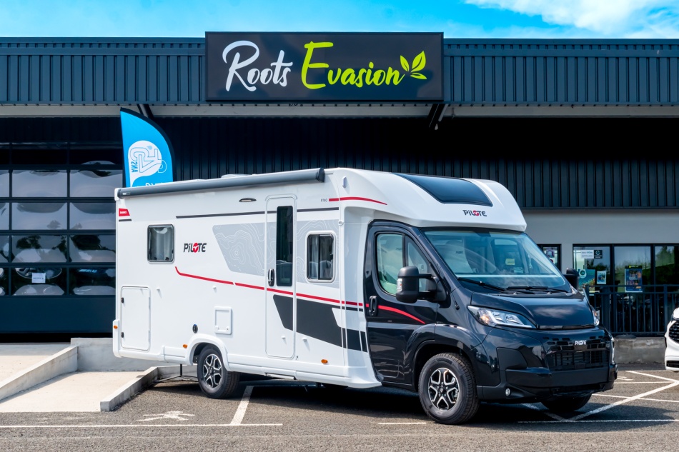 Camping-car PILOTE EVIDENCE P 740 FC