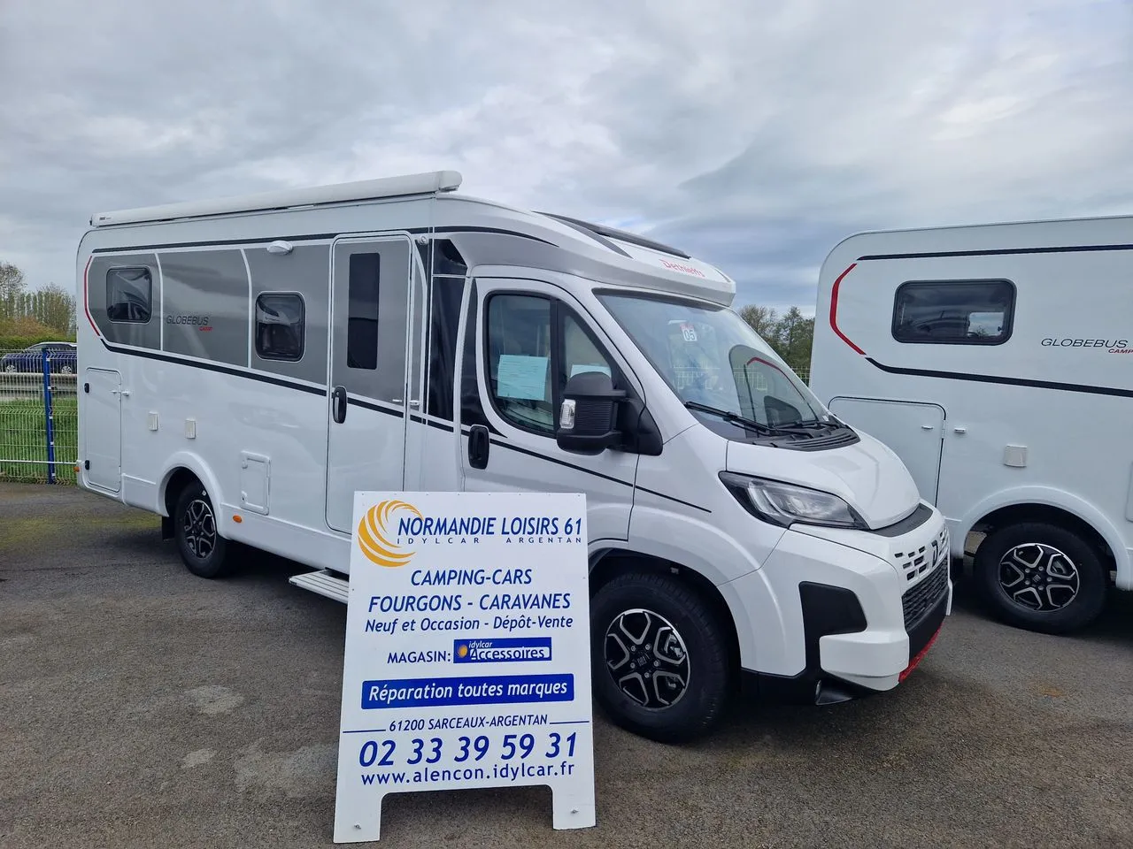 GLOBEBUS  T 4 CAMP  ACTIVE