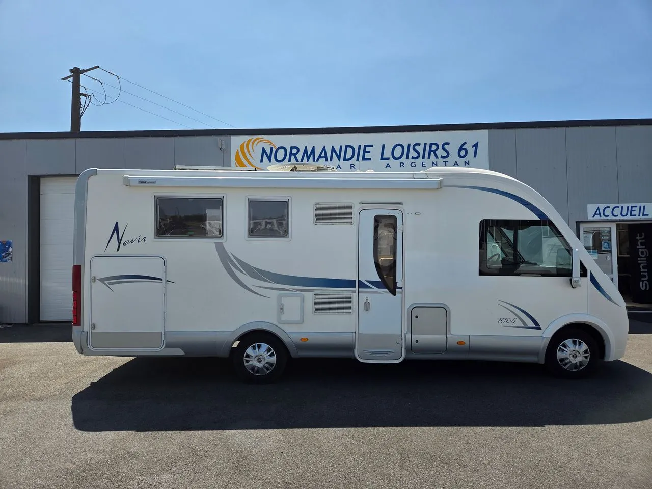NEVIS 876 G