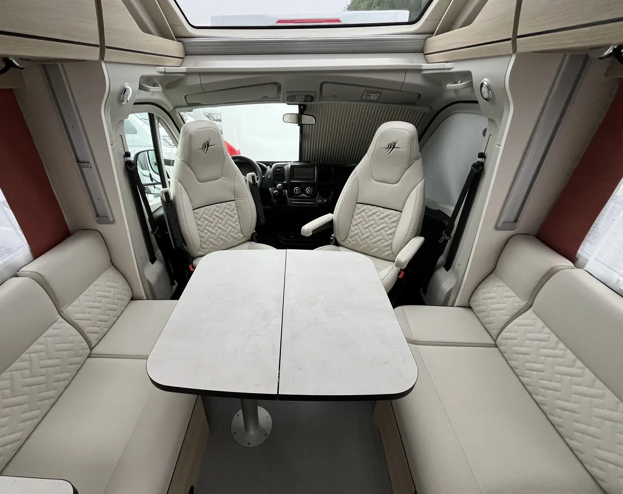 Camping-car - Rapido - 696 F - Profilé lit central et salon face à face - 2025