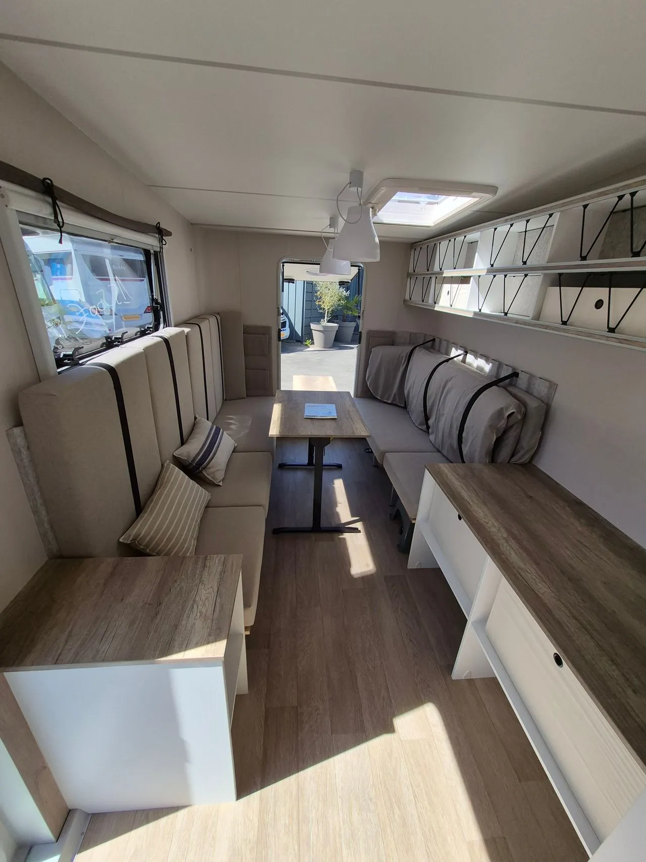 Caravane - Hobby - BEACHY 420 caravane de style néo-rétro et légère - 2023