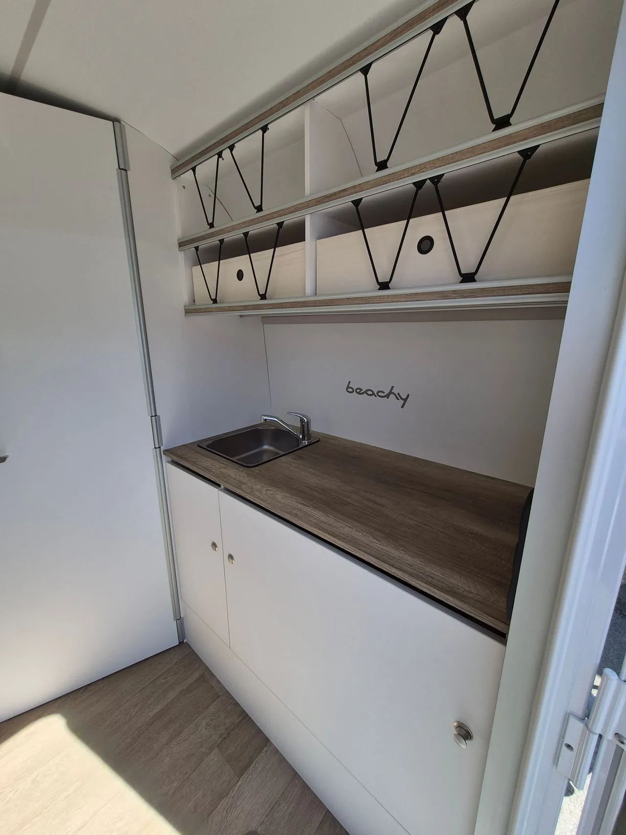 Caravane - Hobby - BEACHY 420 caravane de style néo-rétro et légère - 2023