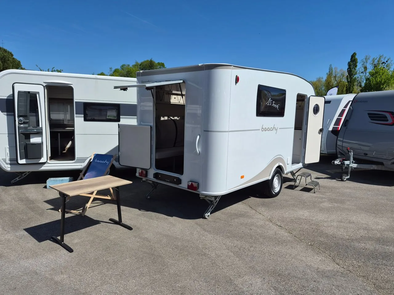 Caravane - Hobby - BEACHY 420 caravane de style néo-rétro et légère - 2023