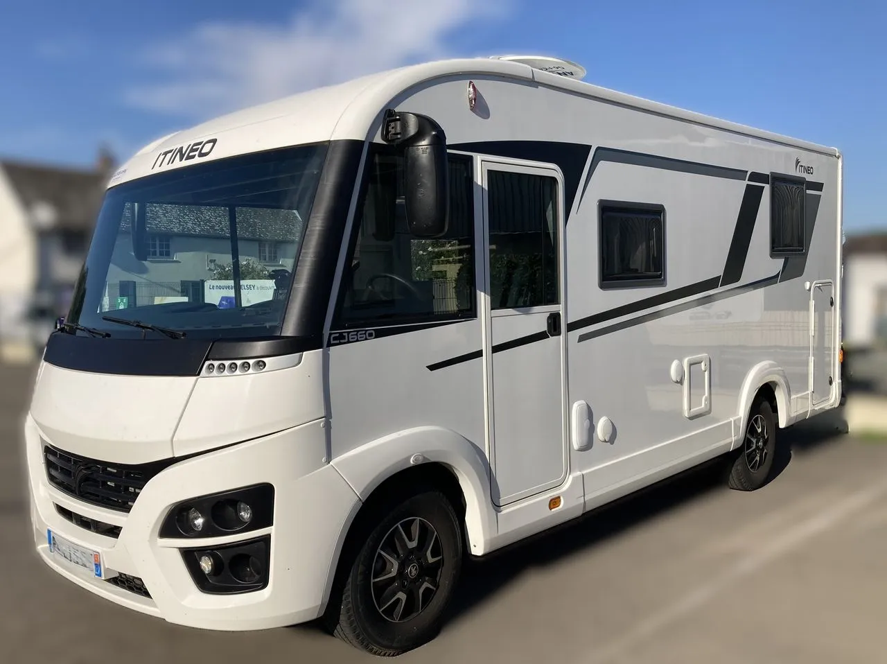 CJ660 - Intégral compact avec lits jumeaux 