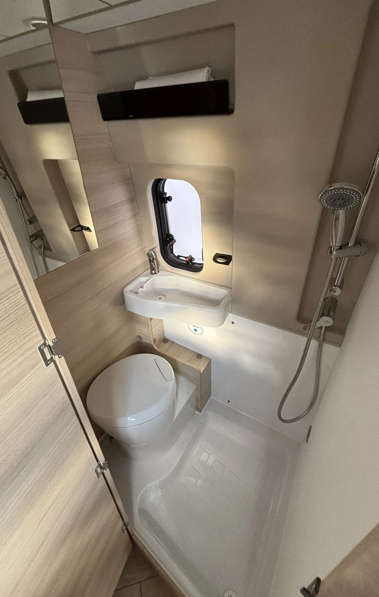 Fourgon aménagé - Challenger - V 114 MAX BREAK EDITION LIGHT - 2026