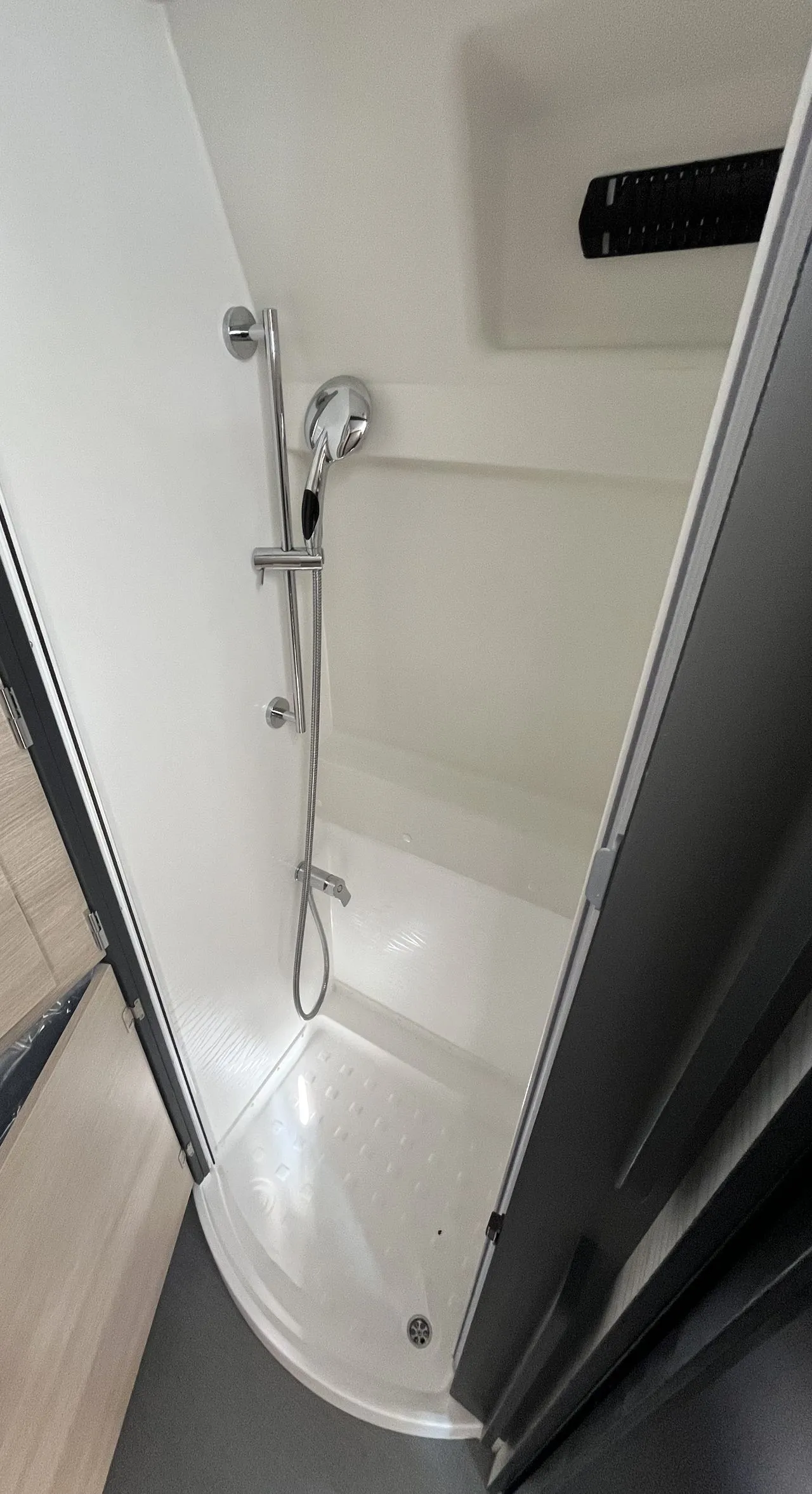 Fourgon aménagé - Dreamer - D55 UP - 4 couchages + douche & WC séparés - 2026