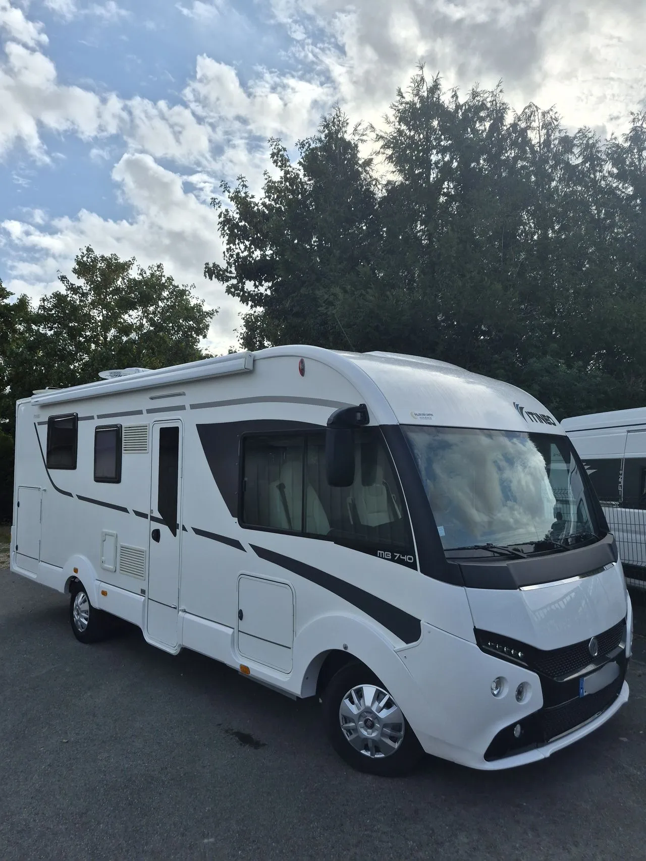 MB 740 - lit central, grande soute