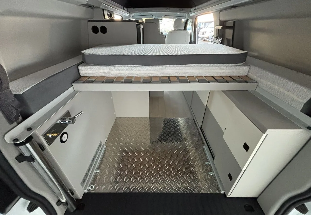 Van aménagé - Westfalia - KIPLING - Lit permanent en bas + toit up = 4 pers - 2027