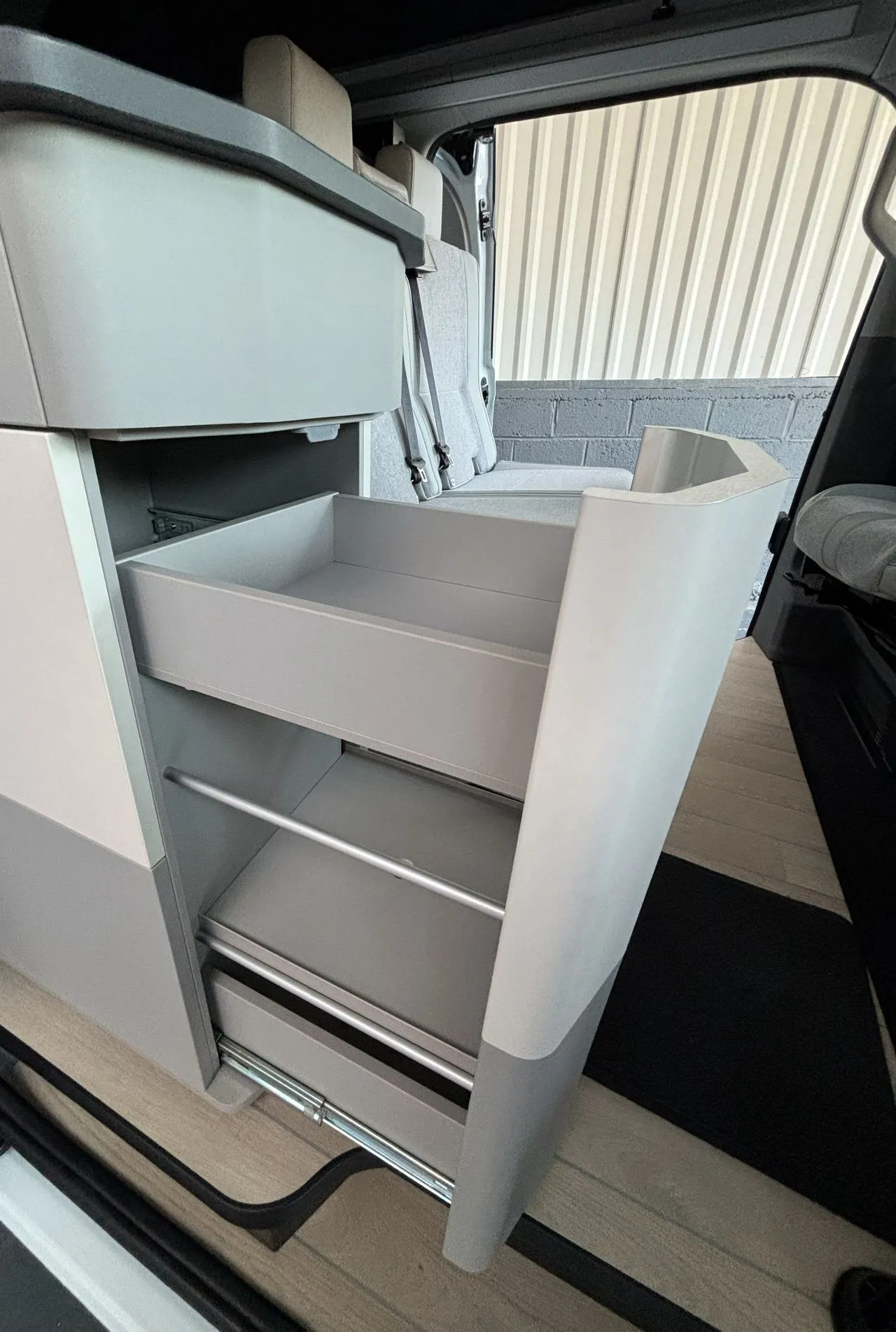Van aménagé - Westfalia - KIPLING - Lit permanent en bas + toit up = 4 pers - 2027