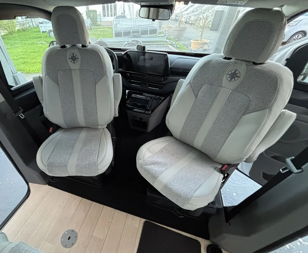 Van aménagé - Westfalia - KIPLING - Lit permanent en bas + toit up = 4 pers - 2027