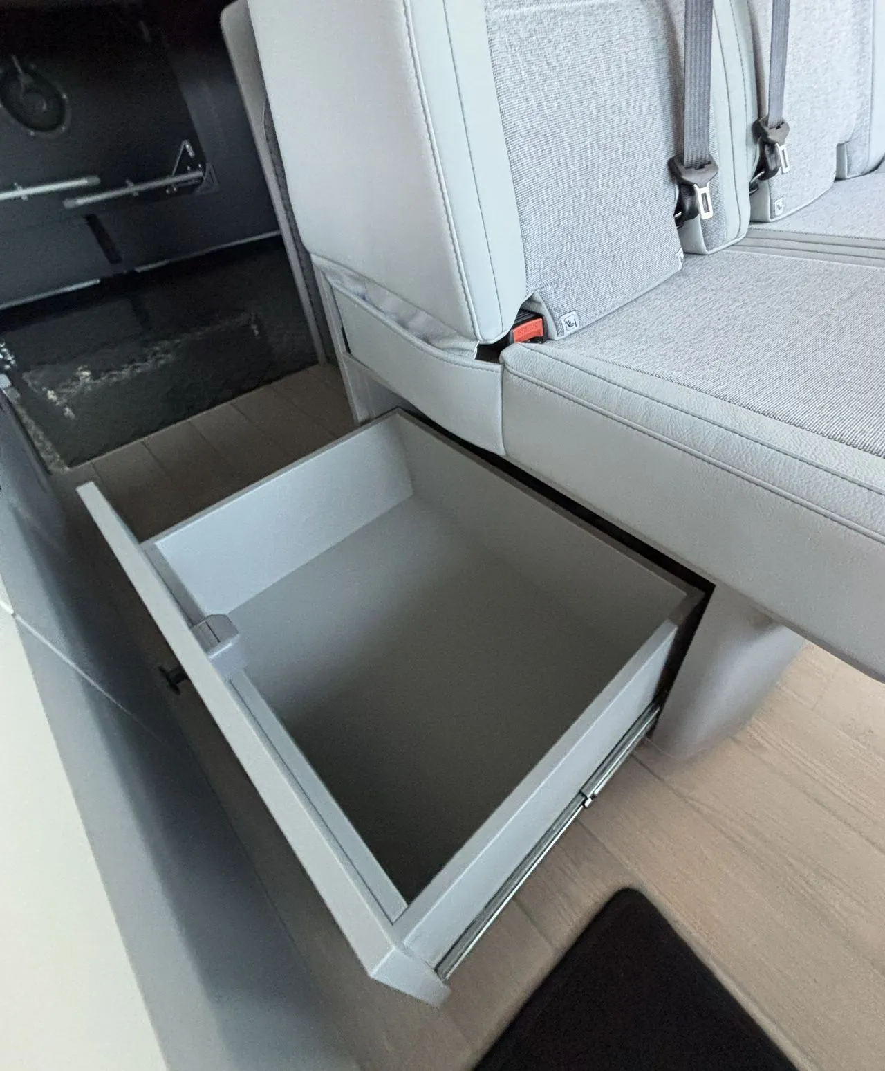 Van aménagé - Westfalia - KIPLING - Lit permanent en bas + toit up = 4 pers - 2027