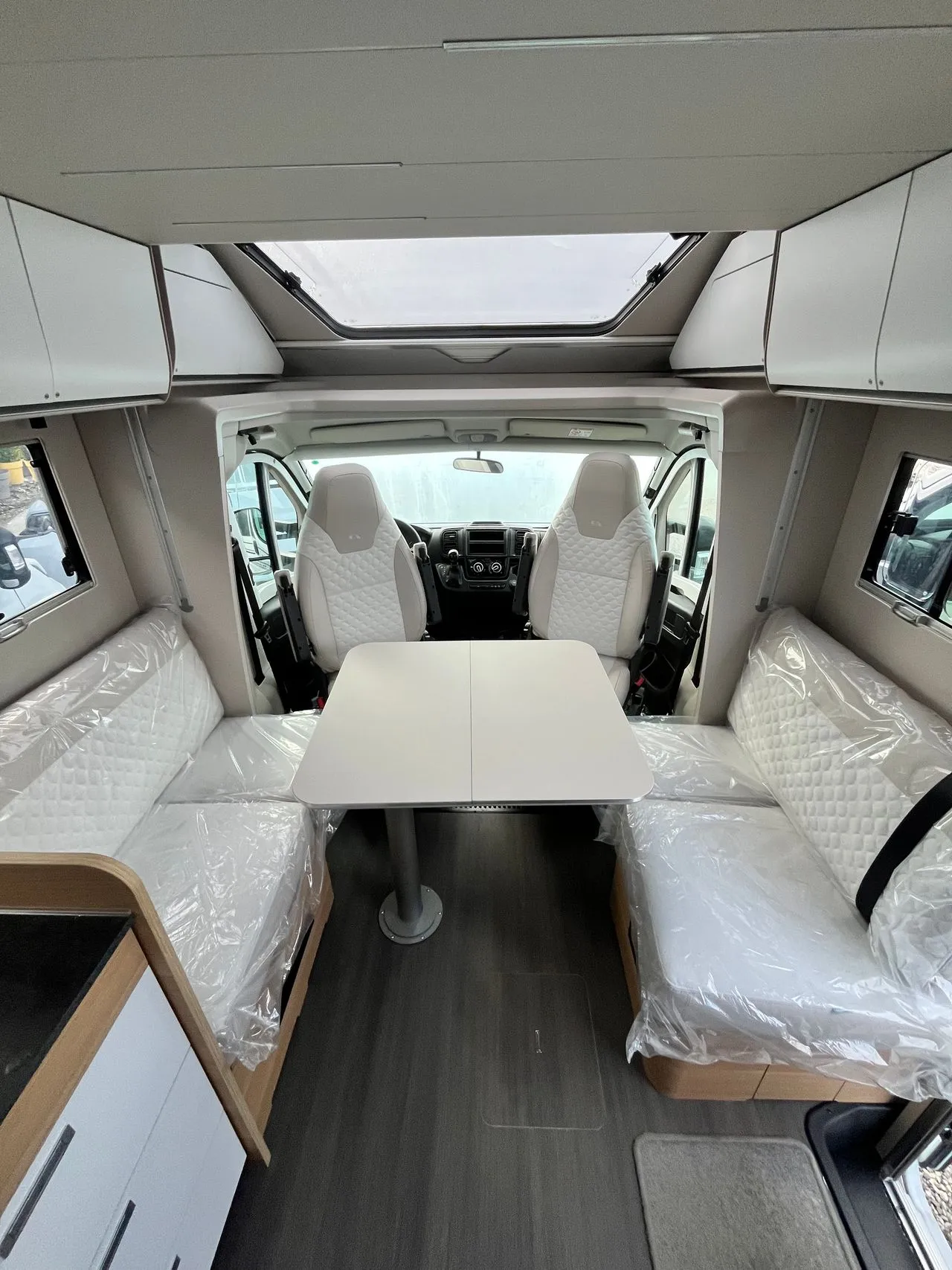 Camping-car - Adria - Matrix Plus 670 DC - 2025