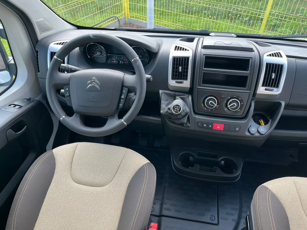 Fourgon aménagé - Road Car - R 640 - 2024