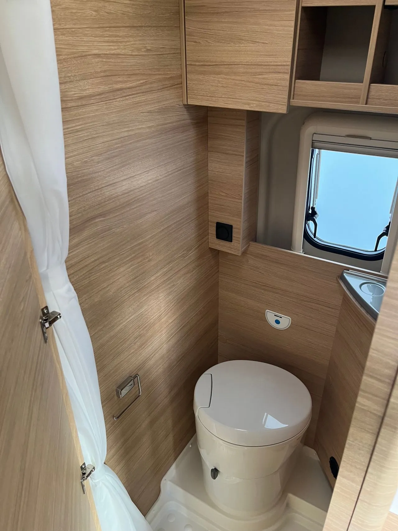 Fourgon aménagé - Road Car - R 640 - 2024