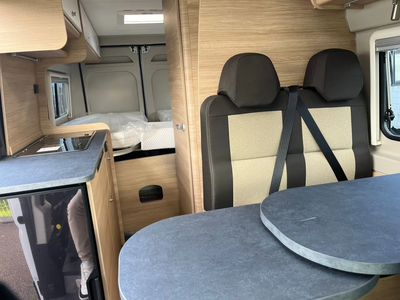 Fourgon aménagé - Road Car - R 640 - 2024