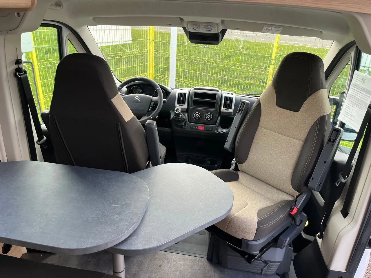 Fourgon aménagé - Road Car - R 640 - 2024