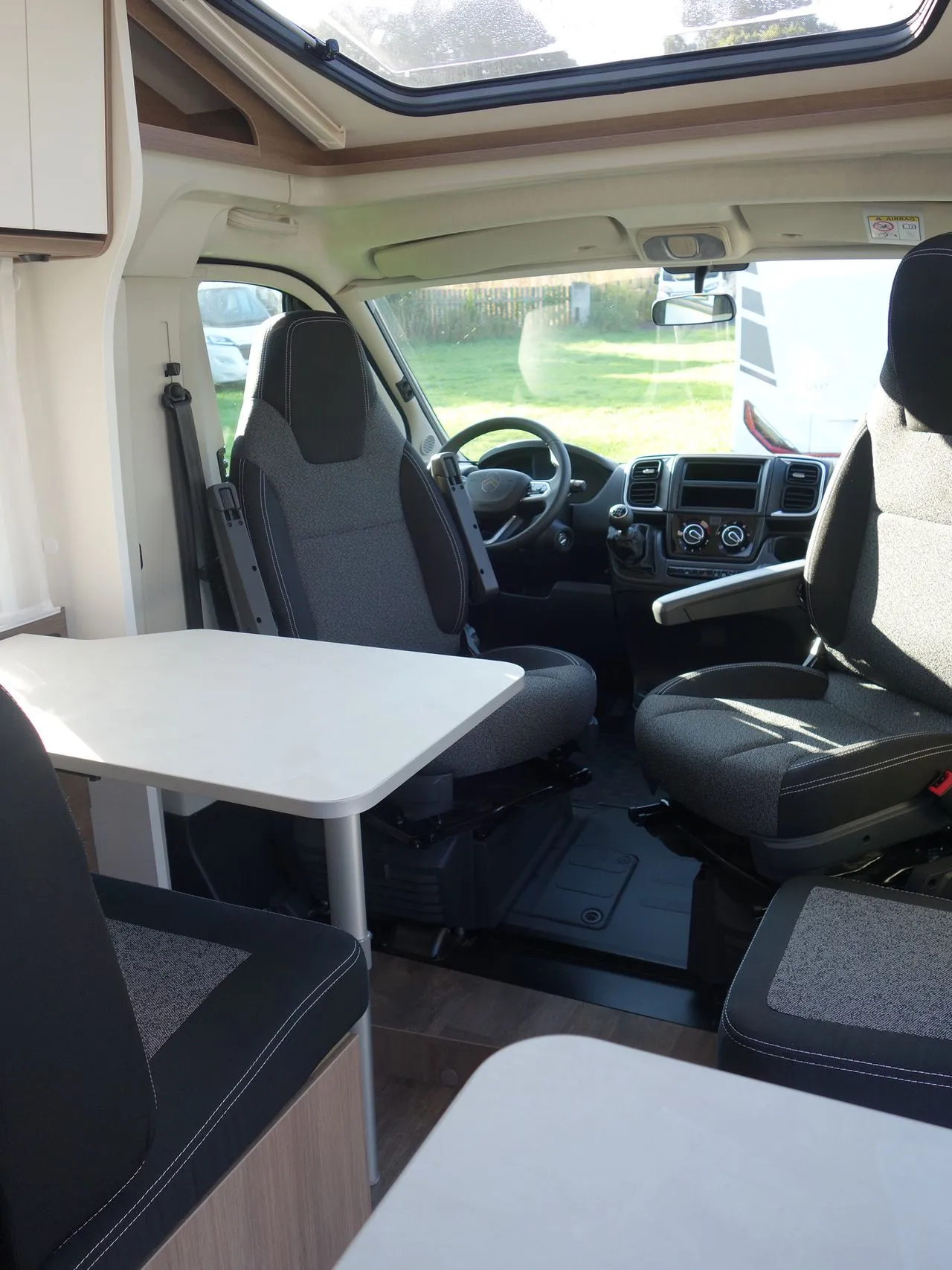 Camping-car - Carado - V 132 PRO + - 2025
