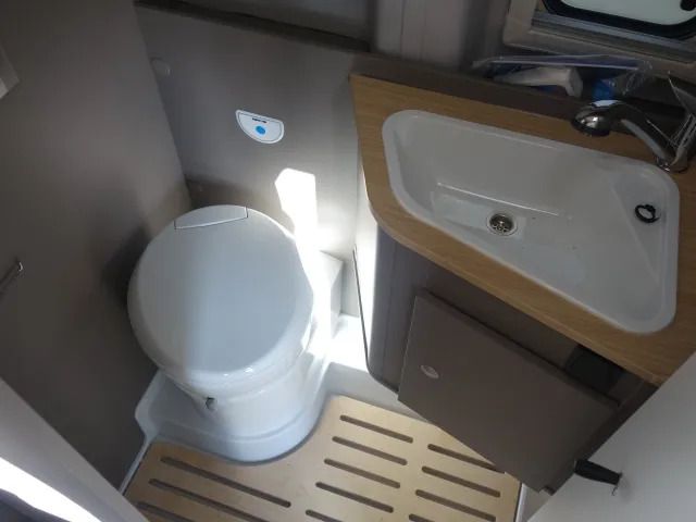 Fourgon aménagé - LMC - innovan 590