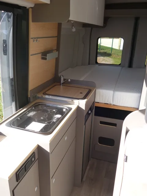 Fourgon aménagé - LMC - innovan 590