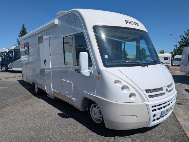 Camping-car PILOTE G 740