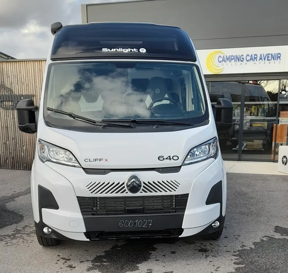 CAMPER VAN CLIFF 640 X
