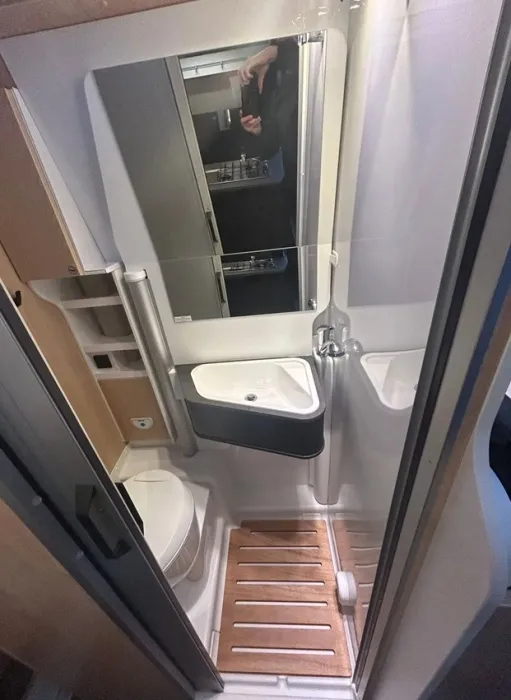 CAMPER VAN CLIFF 640 X