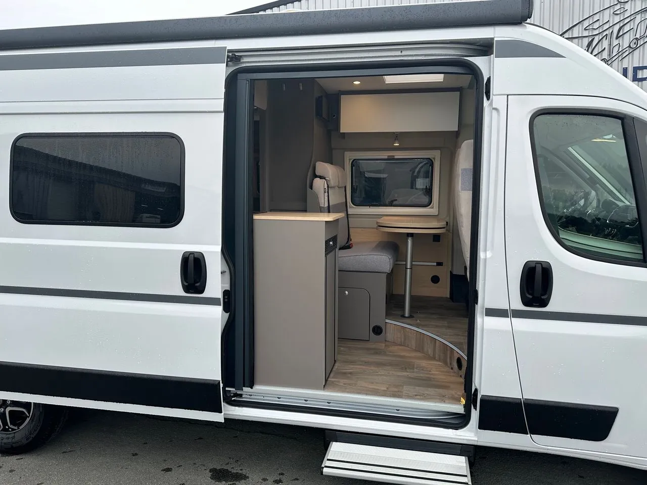Fourgon aménagé - LMC - INNOVAN 600 BOITE AUTOMATIQUE - 2024