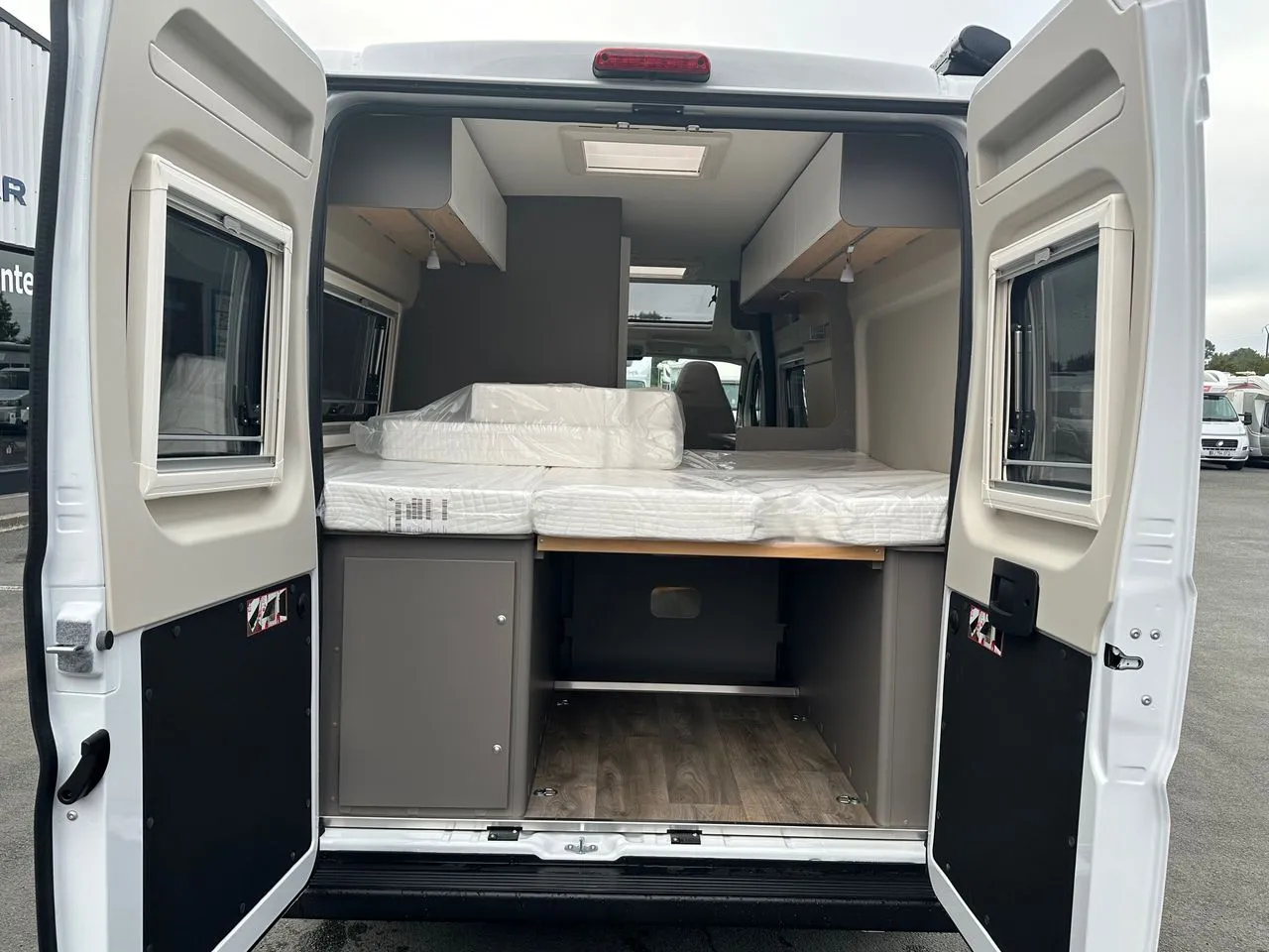 Fourgon aménagé - LMC - INNOVAN 600 BOITE AUTOMATIQUE - 2024
