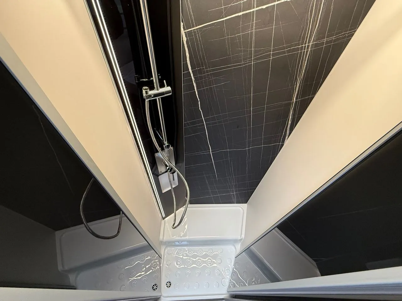 Camping-car - Mc Louis - NEVIS 881 BOITE AUTOMATIQUE - 2026