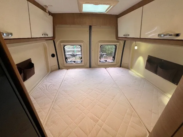 MENPHIS VAN