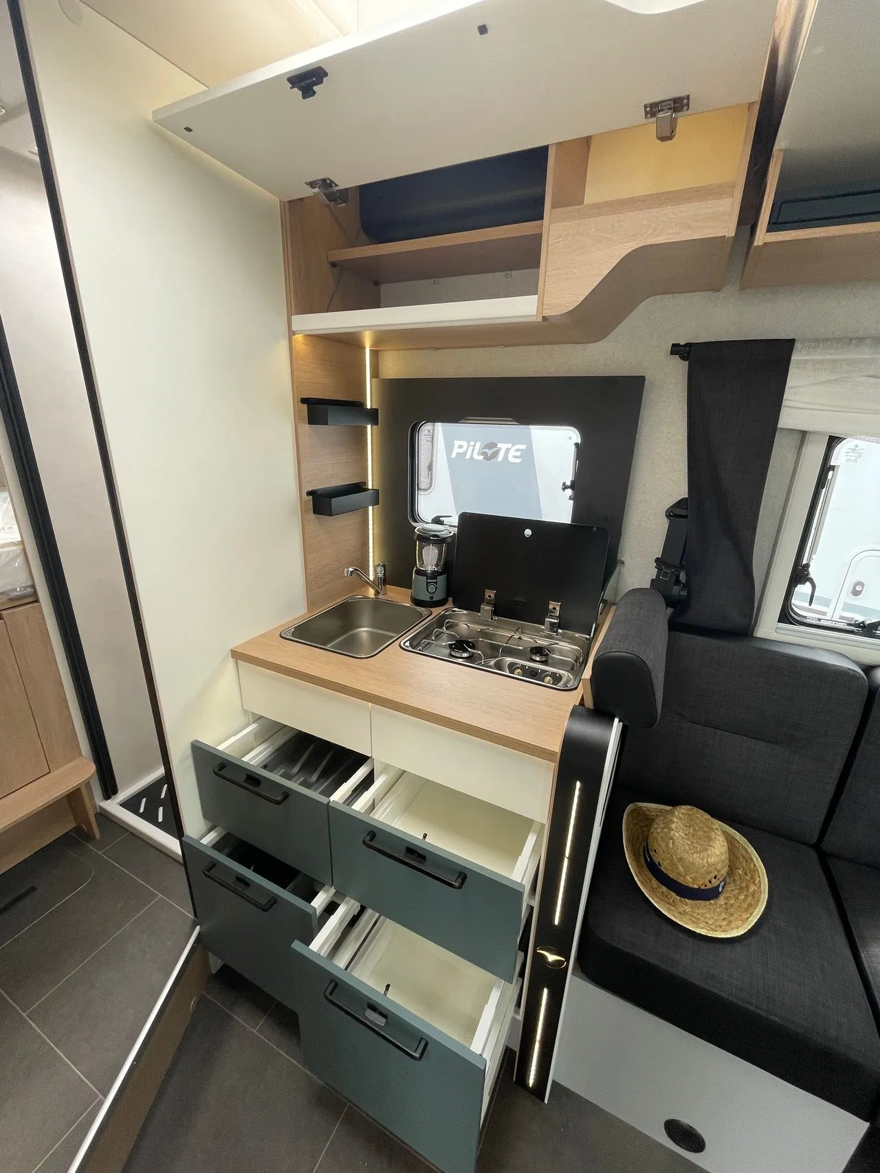Camping-car - Pilote - A690 G Atlas - 2025