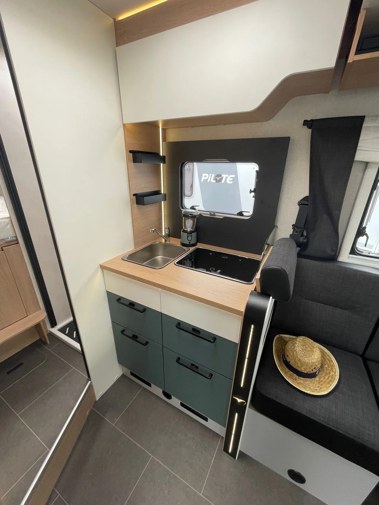 Camping-car - Pilote - A690 G Atlas - 2025