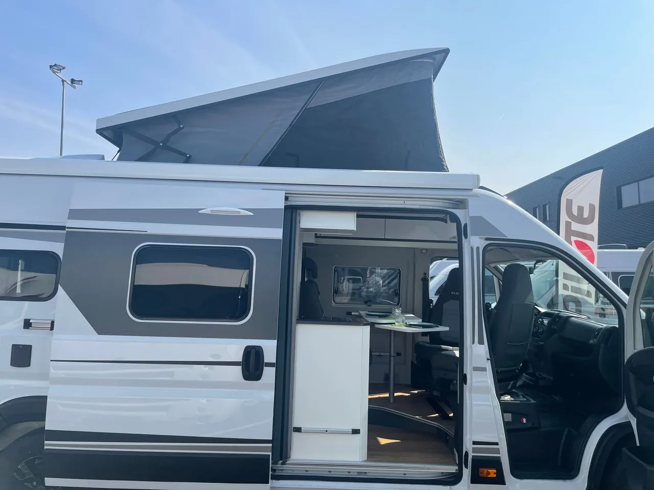 Van 63 GX SKY LIFT 