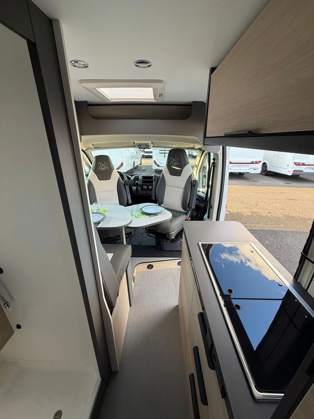 Fourgon aménagé - Dreamer - D 68 / 20 ans - 2025