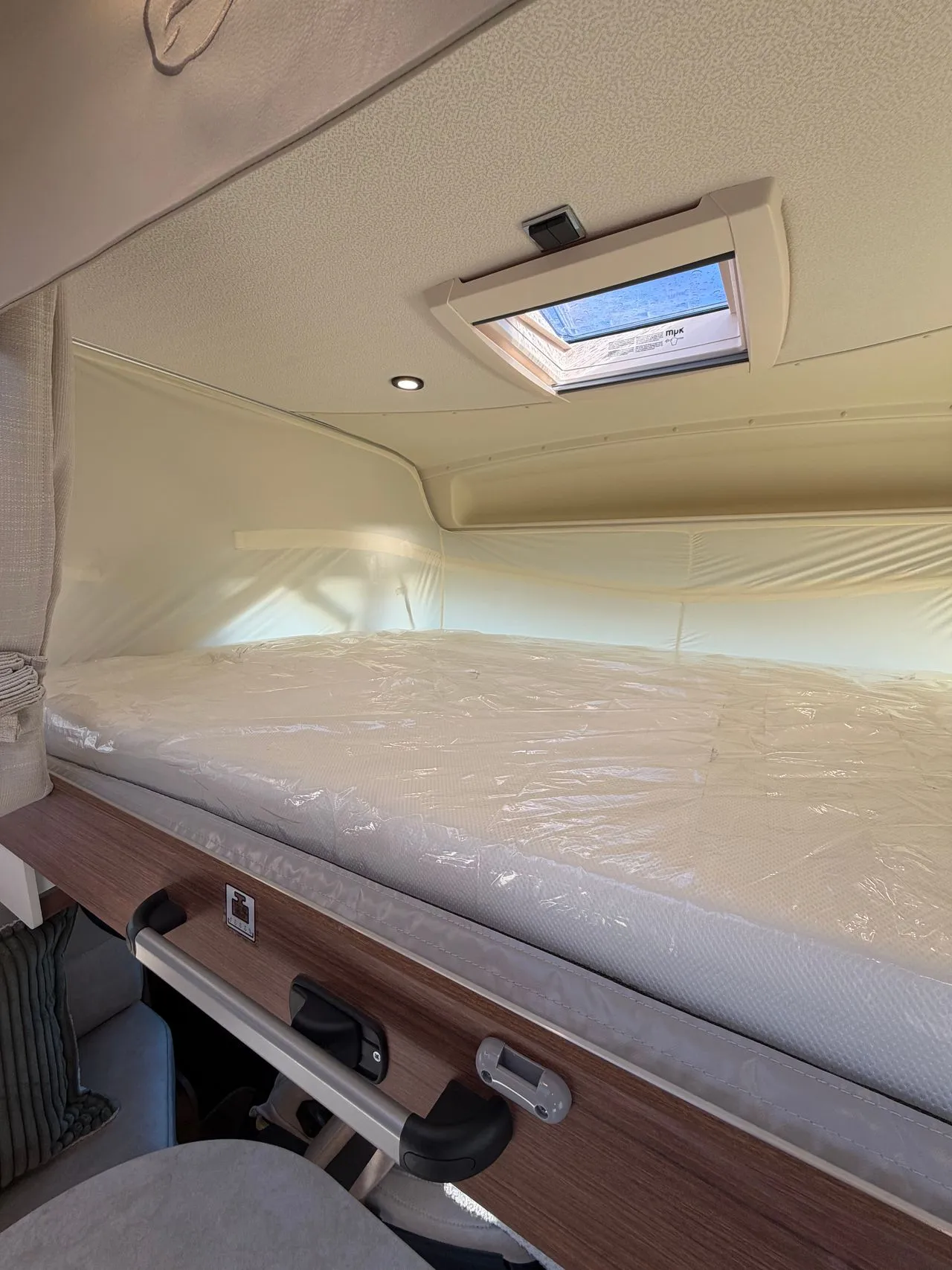 Camping-car - Fleurette - Discover 75 LMF Wellness - 2026