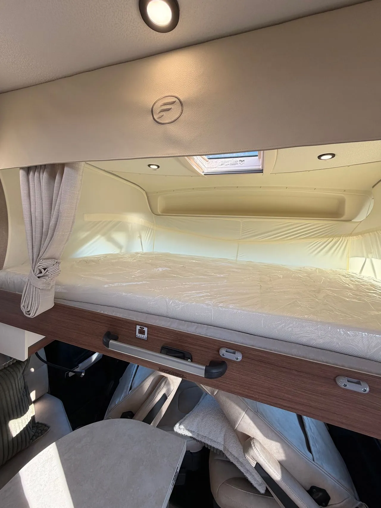 Camping-car - Fleurette - Discover 75 LMF Wellness - 2026