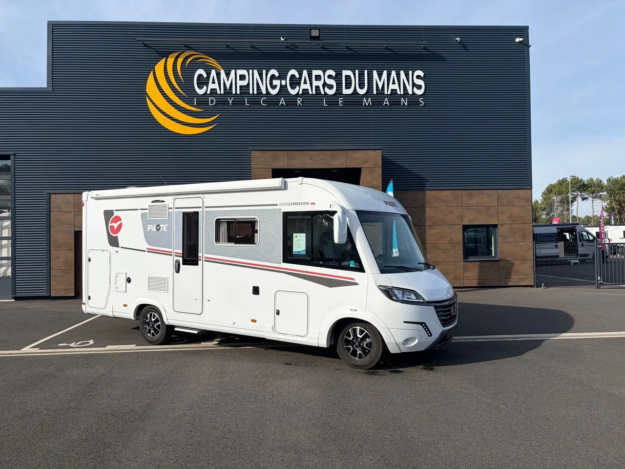 Camping-car occasion – Intégral — Camping-car profilé