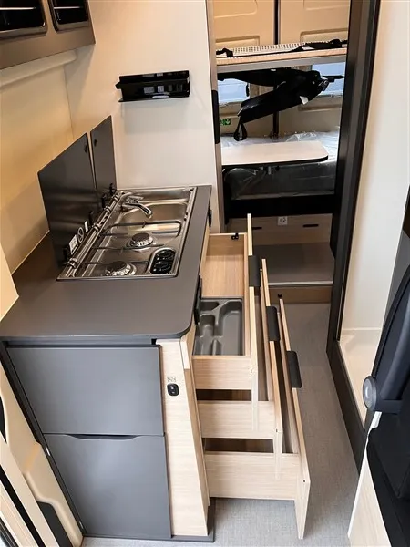 Fourgon aménagé - Dreamer - Camper five - 2026