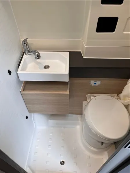 Fourgon aménagé - Dreamer - Camper five - 2026