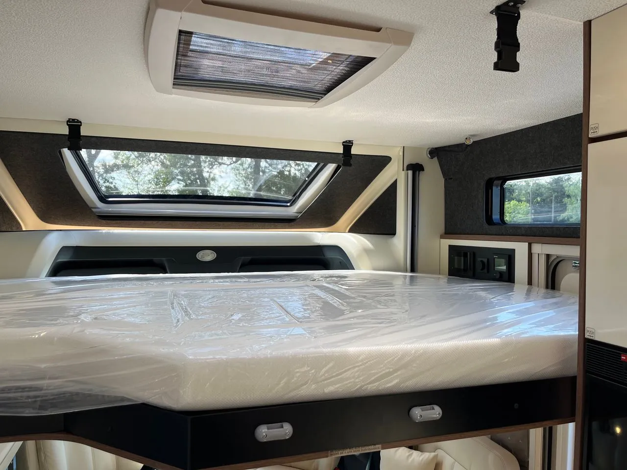 Camping-car - Fleurette - ELISTER 73 LMF - 2025