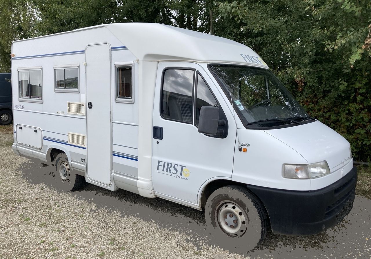 Camping-car PILOTE First 32