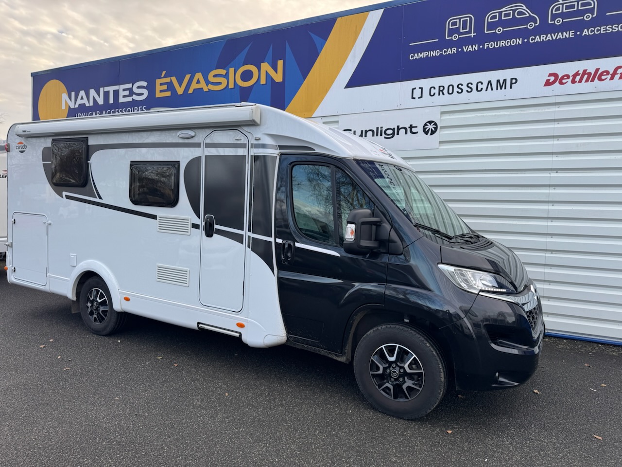 Camping-car CARADO V339