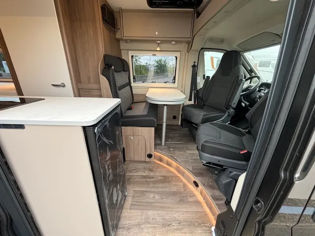 Fourgon aménagé - Carado - CV640 TOIT RELEVABLE - 2024