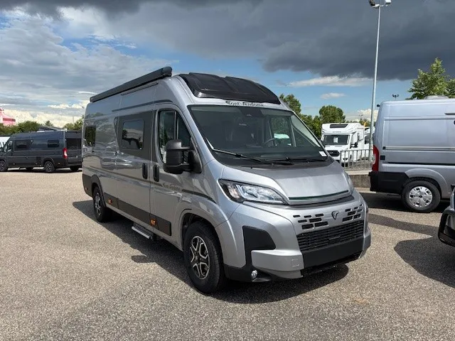 DUO VAN