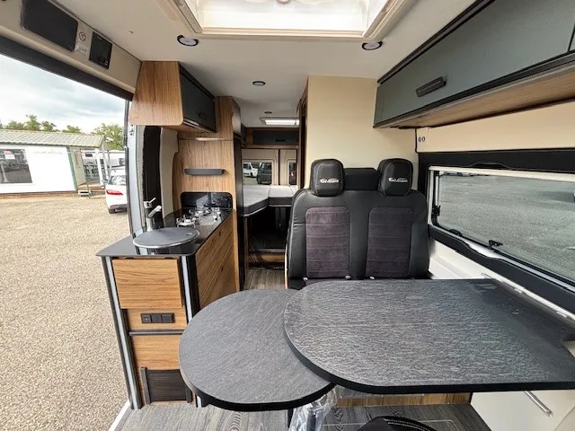DUO VAN